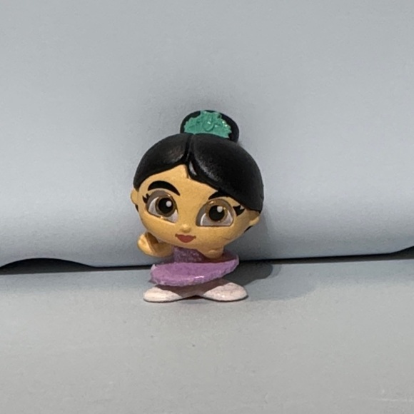 Disney | Doorables | Ballerina Mulan | Series 10 - Picture 1 of 6